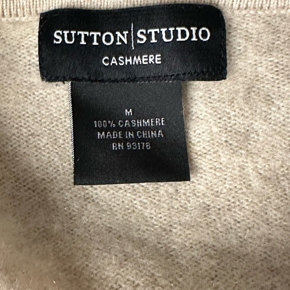 Sutton Studio cream V-neck cashmere sweater - Picture 5 of 5